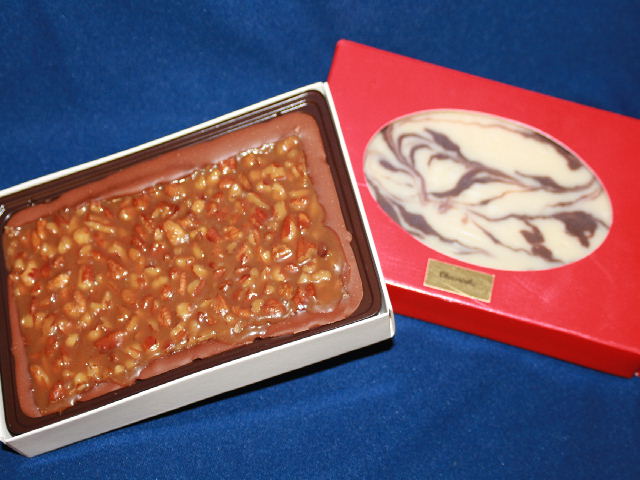 1 Pound Gift Box of Holiday Farms Fudge